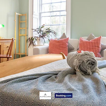 Spacestation Four 4 Bedroom Serviced By Altoluxoexperience Short Lets & Serviced With Free Wifi * בריסטול