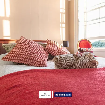 Spacestation Four 4 Bedroom Serviced By Altoluxoexperience Short Lets & Serviced With Free Wifi דירה