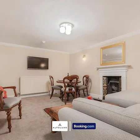 Spacestation Four 4 Bedroom Serviced By Altoluxoexperience Short Lets & Serviced With Free Wifi בריסטול