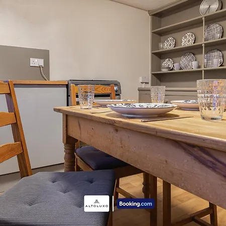Spacestation Four 4 Bedroom Serviced By Altoluxoexperience Short Lets & Serviced With Free Wifi * בריסטול