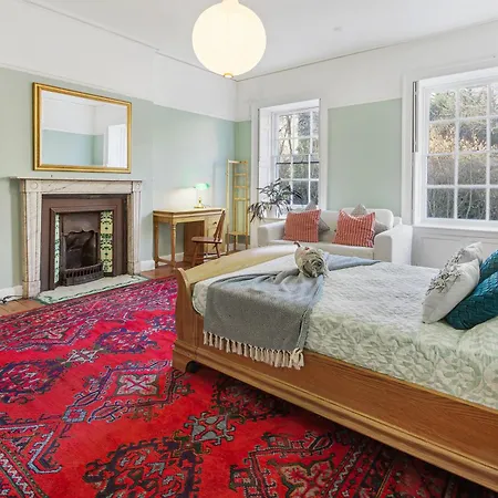 Spacestation Four 4 Bedroom Serviced By Altoluxoexperience Short Lets & Serviced With Free Wifi * Bristol