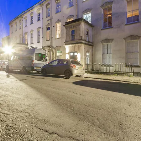 Spacestation Four 4 Bedroom Serviced By Altoluxoexperience Short Lets & Serviced With Free Wifi *