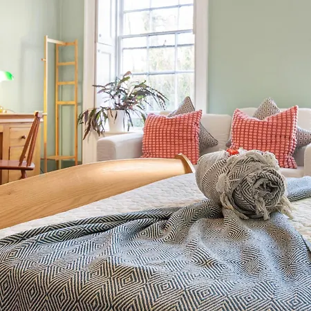 Spacestation Four 4 Bedroom Serviced By Altoluxoexperience Short Lets & Serviced With Free Wifi * Bristol