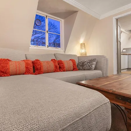 Apartment Spacestation Four 4 Bedroom Serviced By Altoluxoexperience Short Lets & Serviced With Free Wifi Bristol