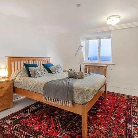 Spacestation Four 4 Bedroom Serviced By Altoluxoexperience Short Lets & Serviced With Free Wifi Bristol