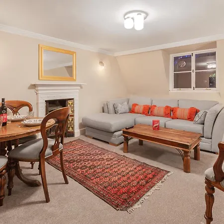 Spacestation Four 4 Bedroom Serviced By Altoluxoexperience Short Lets & Serviced With Free Wifi *