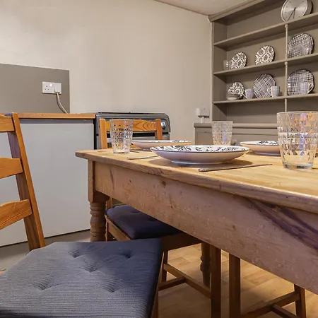Spacestation Four 4 Bedroom Serviced By Altoluxoexperience Short Lets & Serviced With Free Wifi Bristol