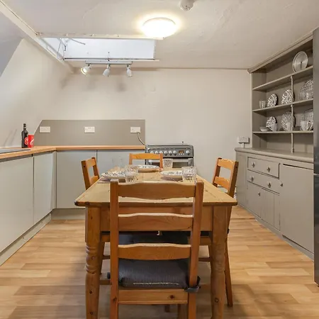 Apartment Spacestation Four 4 Bedroom Serviced By Altoluxoexperience Short Lets & Serviced With Free Wifi *