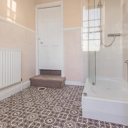 Apartment Spacestation Four 4 Bedroom Serviced By Altoluxoexperience Short Lets & Serviced With Free Wifi