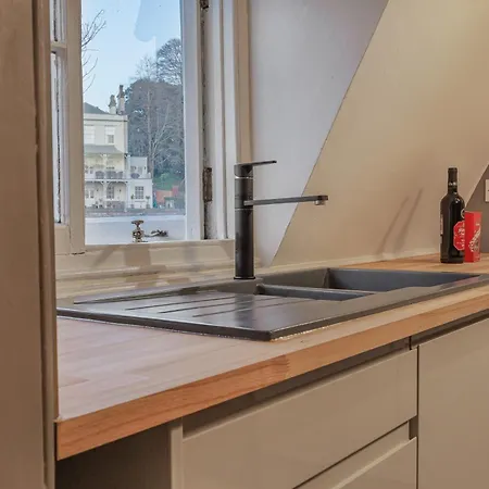 Spacestation Four 4 Bedroom Serviced By Altoluxoexperience Short Lets & Serviced With Free Wifi * Bristol
