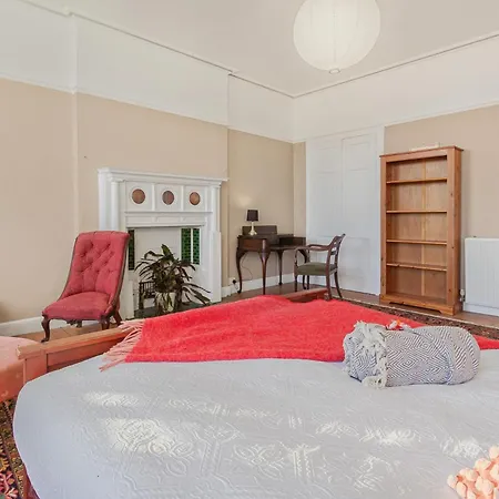 Spacestation Four 4 Bedroom Serviced By Altoluxoexperience Short Lets & Serviced With Free Wifi * Bristol