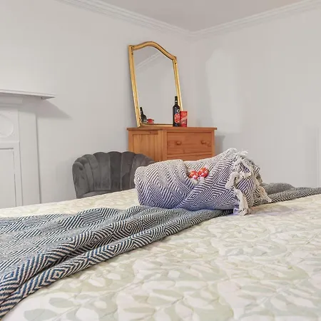 Apartment Spacestation Four 4 Bedroom Serviced By Altoluxoexperience Short Lets & Serviced With Free Wifi Bristol