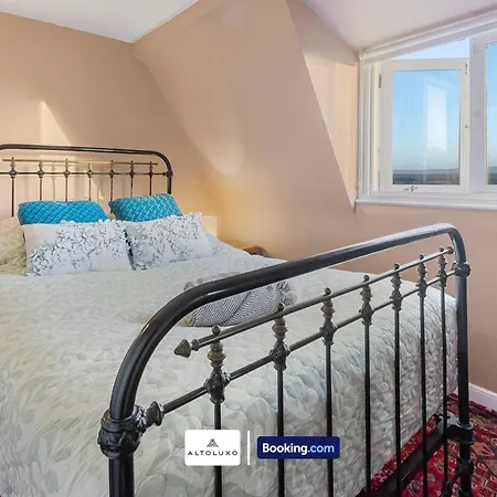 Spacestation Four 4 Bedroom Serviced By Altoluxoexperience Short Lets & Serviced With Free Wifi