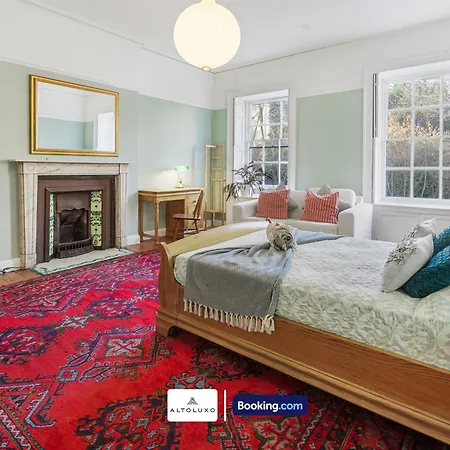 Spacestation Four 4 Bedroom Serviced By Altoluxoexperience Short Lets & Serviced With Free Wifi דירה בריסטול
