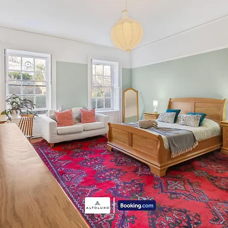 Spacestation Four 4 Bedroom Serviced By Altoluxoexperience Short Lets & Serviced With Free Wifi