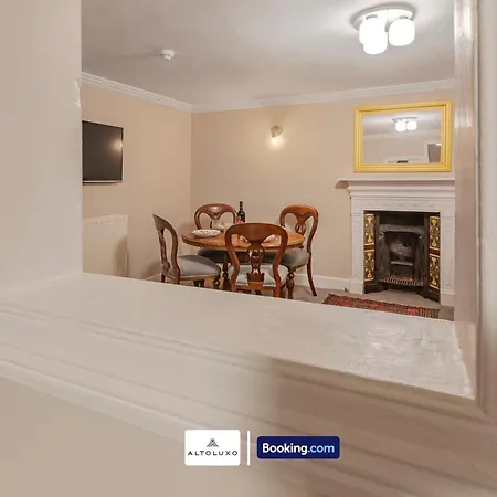 Spacestation Four 4 Bedroom Serviced By Altoluxoexperience Short Lets & Serviced With Free Wifi *