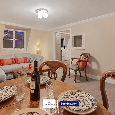 Spacestation Four 4 Bedroom Serviced By Altoluxoexperience Short Lets & Serviced With Free Wifi