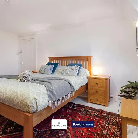 Апартаменты Spacestation Four 4 Bedroom Serviced By Altoluxoexperience Short Lets & Serviced With Free Wifi