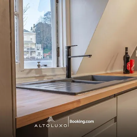 Apartment Spacestation Four 4 Bedroom Serviced By Altoluxoexperience Short Lets & Serviced With Free Wifi