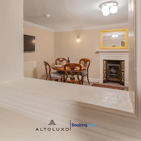 Apartment Spacestation Four 4 Bedroom Serviced By Altoluxoexperience Short Lets & Serviced With Free Wifi
