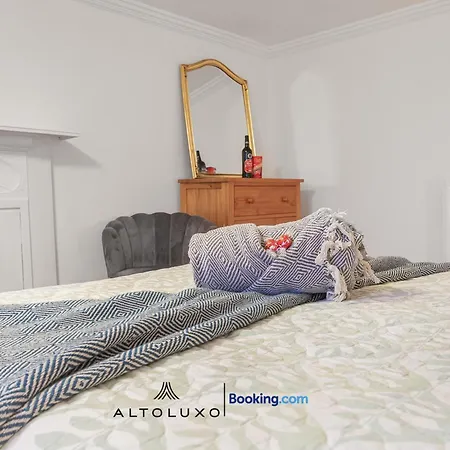 Spacestation Four 4 Bedroom Serviced By Altoluxoexperience Short Lets & Serviced With Free Wifi