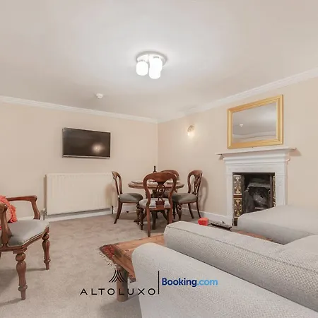 Spacestation Four 4 Bedroom Serviced By Altoluxoexperience Short Lets & Serviced With Free Wifi Bristol