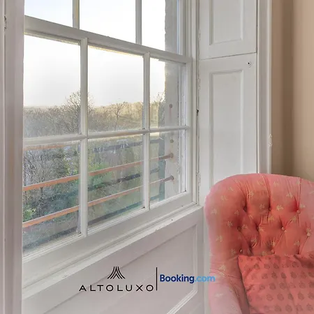 Spacestation Four 4 Bedroom Serviced By Altoluxoexperience Short Lets & Serviced With Free Wifi * Bristol