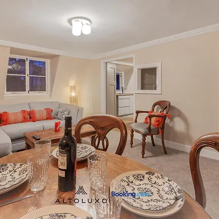 Apartment Spacestation Four 4 Bedroom Serviced By Altoluxoexperience Short Lets & Serviced With Free Wifi Bristol
