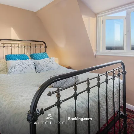 Apartment Spacestation Four 4 Bedroom Serviced By Altoluxoexperience Short Lets & Serviced With Free Wifi Bristol