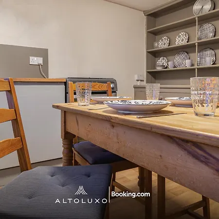 Spacestation Four 4 Bedroom Serviced By Altoluxoexperience Short Lets & Serviced With Free Wifi * Bristol