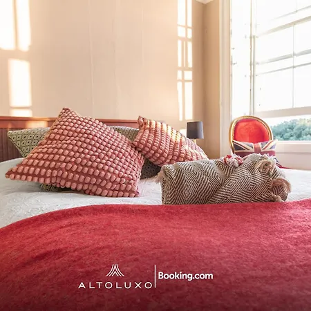 Apartment Spacestation Four 4 Bedroom Serviced By Altoluxoexperience Short Lets & Serviced With Free Wifi Bristol