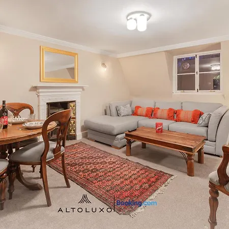 Apartment Spacestation Four 4 Bedroom Serviced By Altoluxoexperience Short Lets & Serviced With Free Wifi