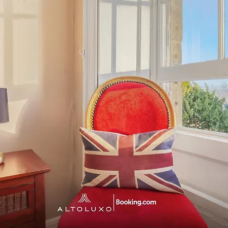 Spacestation Four 4 Bedroom Serviced By Altoluxoexperience Short Lets & Serviced With Free Wifi Bristol