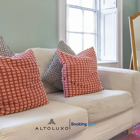 Spacestation Four 4 Bedroom Serviced By Altoluxoexperience Short Lets & Serviced With Free Wifi