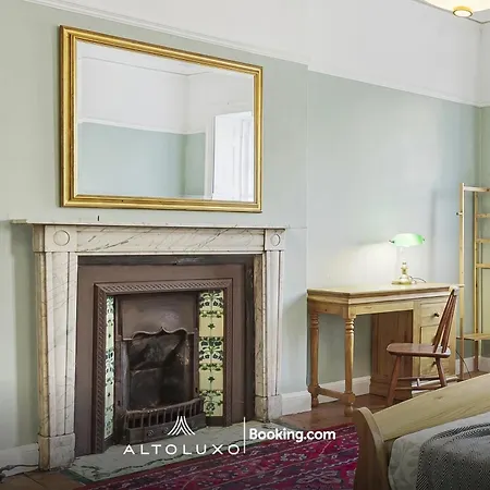 Apartment Spacestation Four 4 Bedroom Serviced By Altoluxoexperience Short Lets & Serviced With Free Wifi Bristol