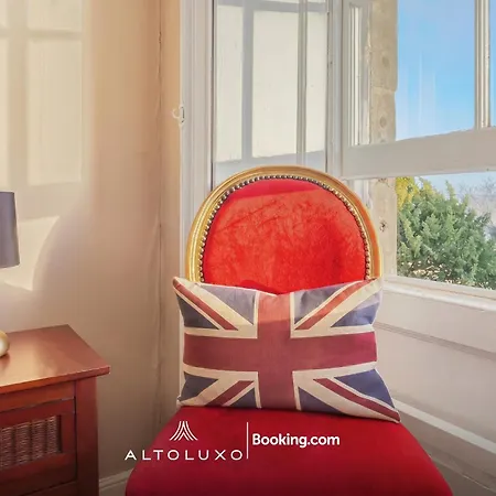 Spacestation Four 4 Bedroom Serviced By Altoluxoexperience Short Lets & Serviced With Free Wifi