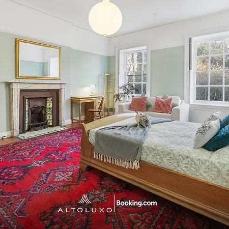 Spacestation Four 4 Bedroom Serviced By Altoluxoexperience Short Lets & Serviced With Free Wifi *