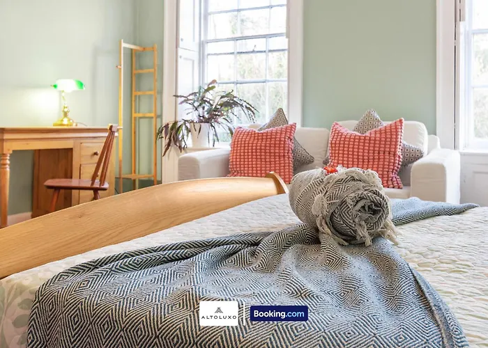 Spacestation Four 4 Bedroom Serviced By Altoluxoexperience Short Lets & Serviced With Free Wifi * Bristol