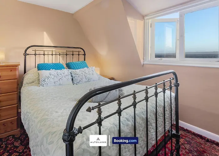 Spacestation Four 4 Bedroom Serviced By Altoluxoexperience Short Lets & Serviced With Free Wifi