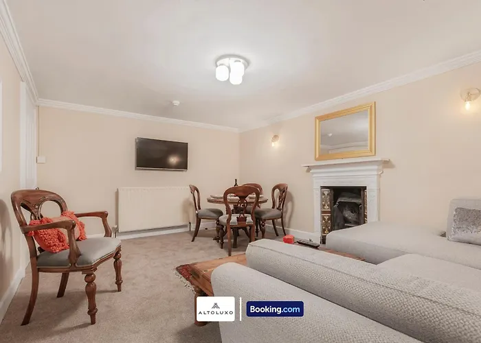 Spacestation Four 4 Bedroom Serviced By Altoluxoexperience Short Lets & Serviced With Free Wifi Bristol