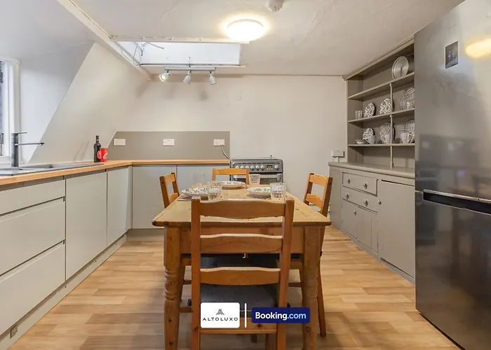 Spacestation Four 4 Bedroom Serviced By Altoluxoexperience Short Lets & Serviced With Free Wifi Apartman