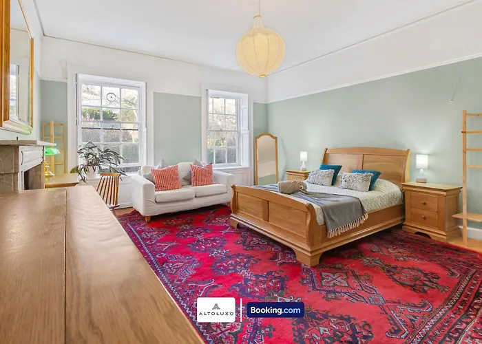 Spacestation Four 4 Bedroom Serviced By Altoluxoexperience Short Lets & Serviced With Free Wifi