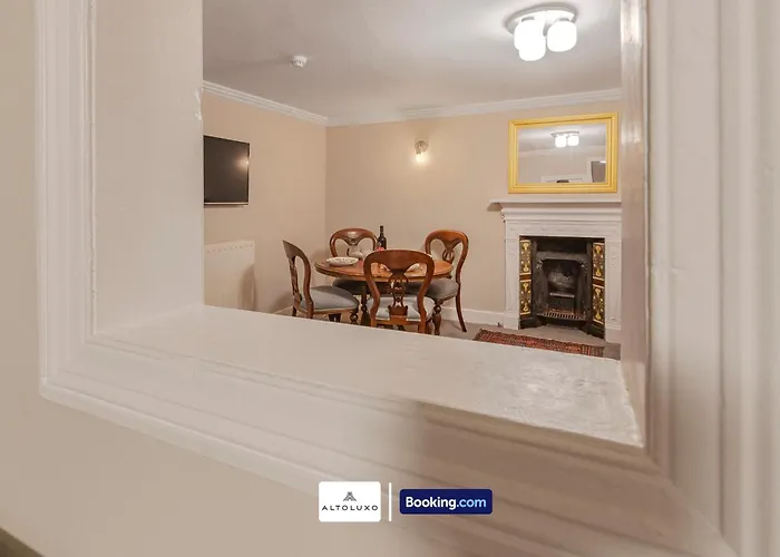 Spacestation Four 4 Bedroom Serviced By Altoluxoexperience Short Lets & Serviced With Free Wifi *